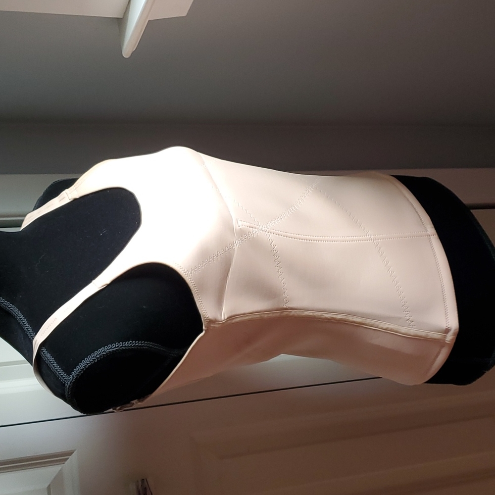 Unique Lingerie waist cincher shapewear. Size XL.